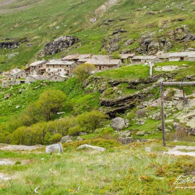 Hameau de l'Ecot et portique pour le transport du foin
